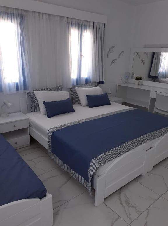 Blue And White Studios & Apartments Lefkos  Exterior photo