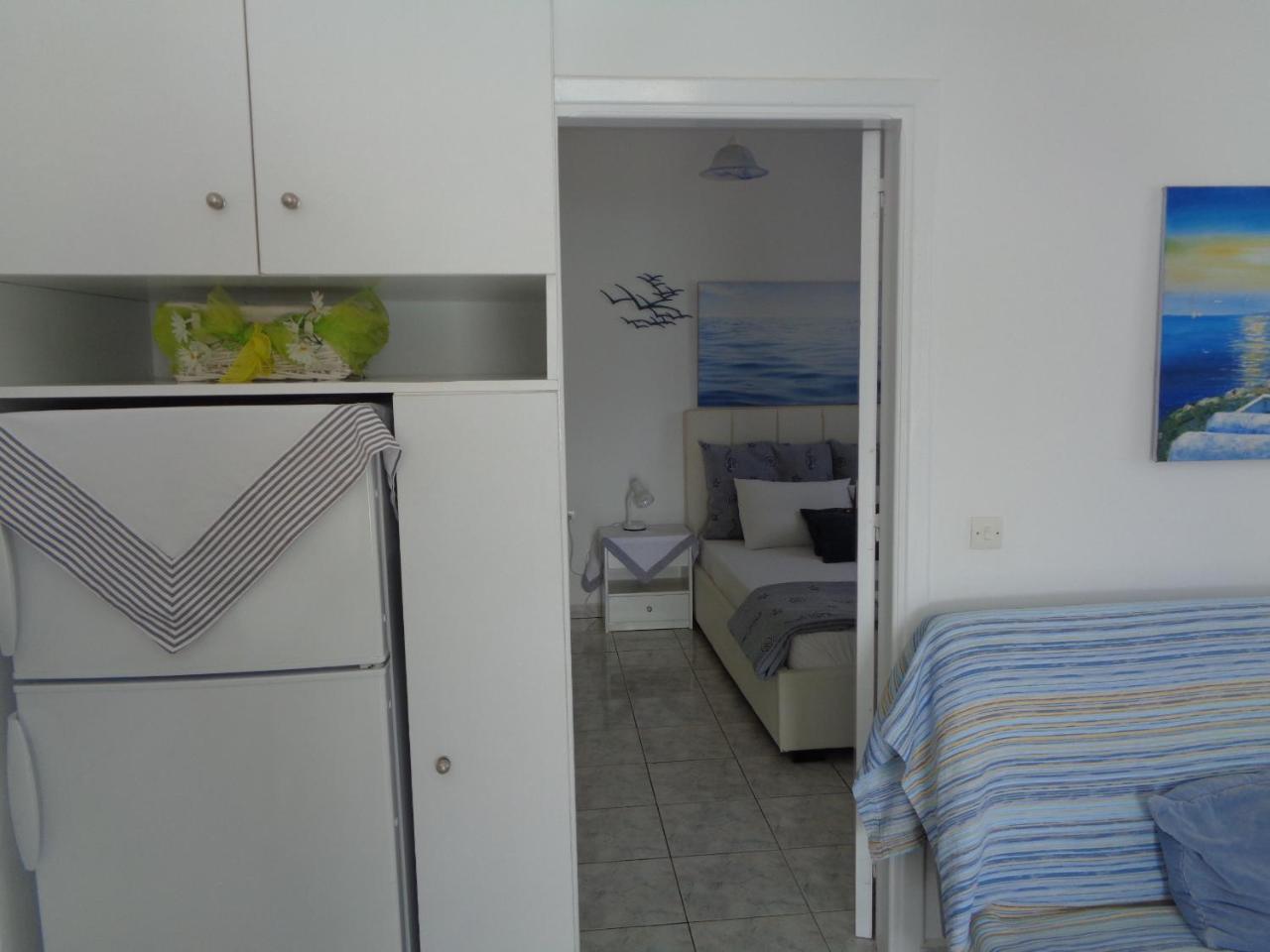 Blue And White Studios & Apartments Lefkos  Exterior photo